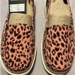 Hey Dude brand new size 6 or 37